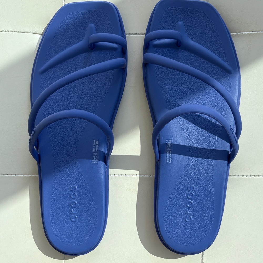 CROCS Women's Vibrant Blue Sandals-Never worn!